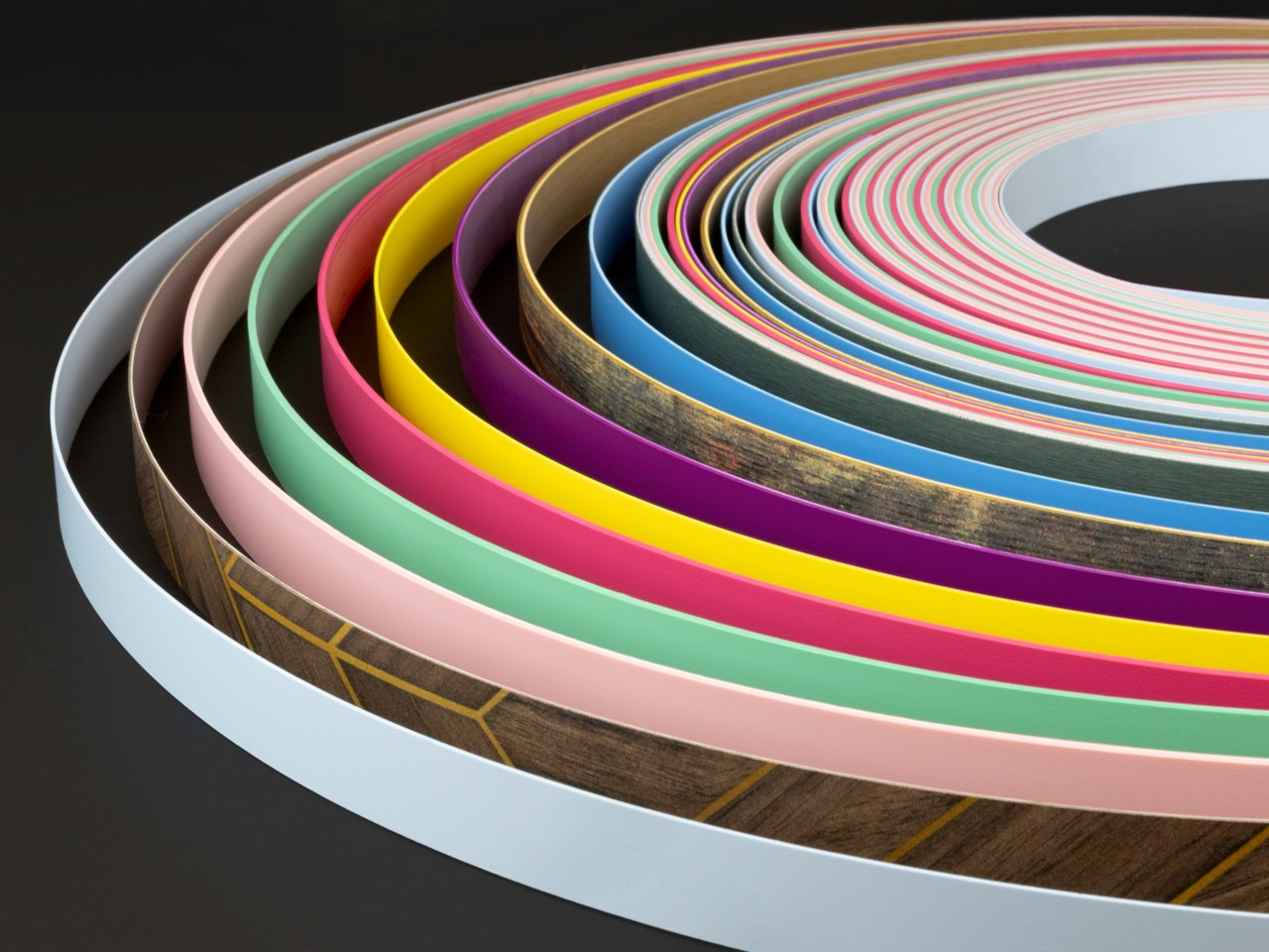 Bordi ABS con colori e decori straordinari